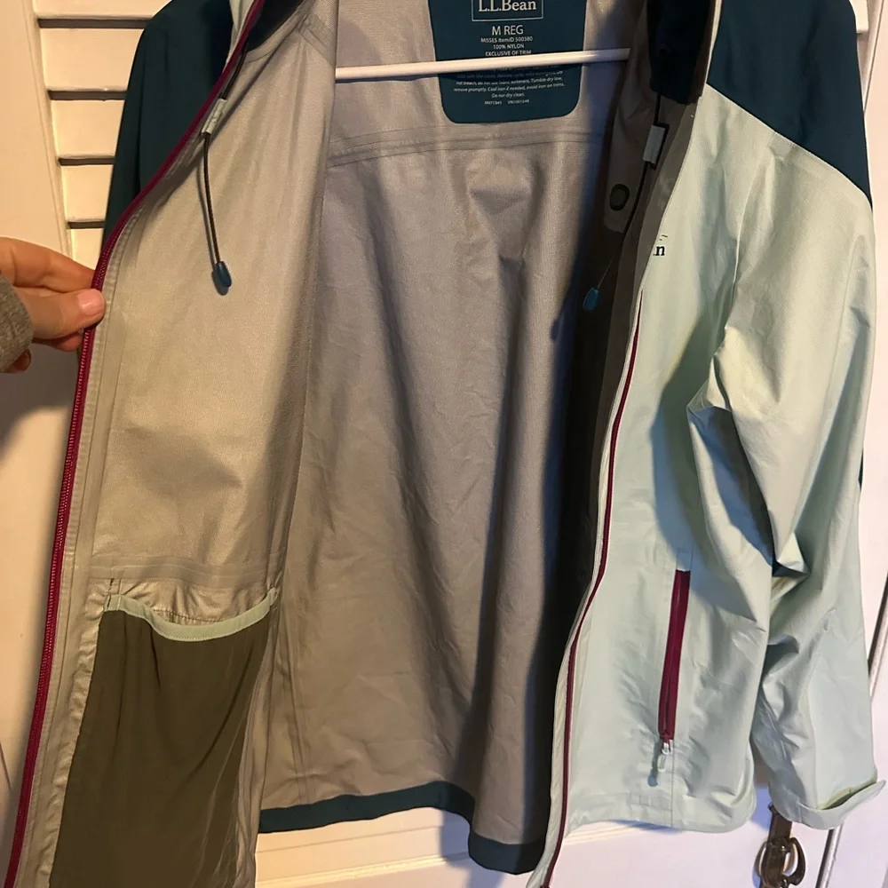 LL Bean women’s raincoat size medium - Picture 3 of 8